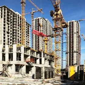 Gurluşykda dürli işçiler gerek