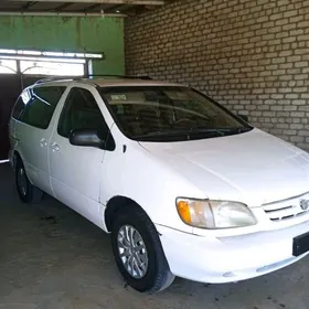 Toyota Sienna 2001