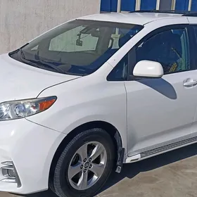 Toyota Sienna 2018