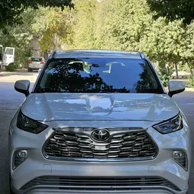Toyota Highlander 2021