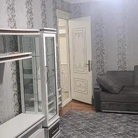 4этаж 3 комнат квартира