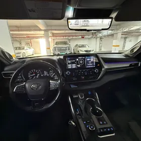 Toyota Highlander 2020