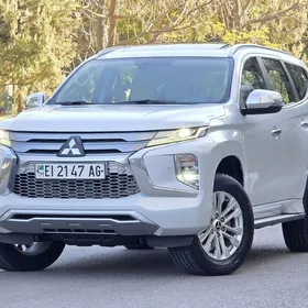 Mitsubishi Pajero 2020