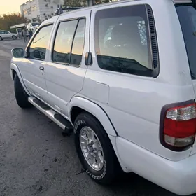 Nissan Pathfinder 2000