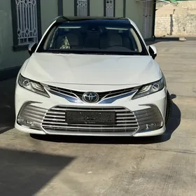 Toyota Camry 2021