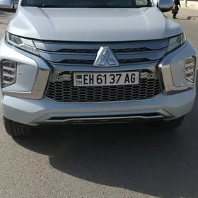 Mitsubishi Pajero 2020