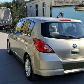 Nissan Tiida 2008