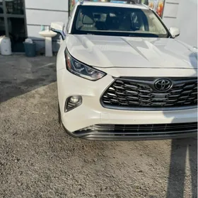 Toyota Highlander 2021
