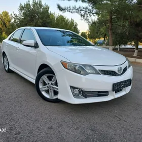 Toyota Camry 2014