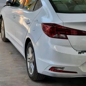Hyundai Elantra 2020