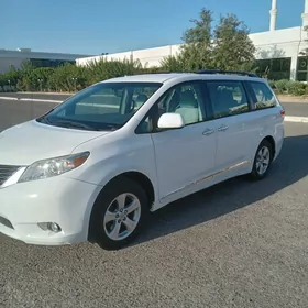 Toyota Sienna 2011