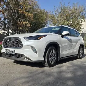 Toyota Highlander 2021