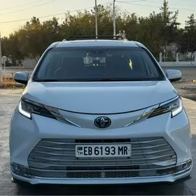 Toyota Sienna 2021