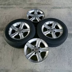 Toyota Camry 15 lik teker