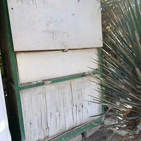 железная будка