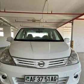 Nissan Tiida 2011