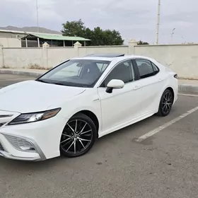 Toyota Camry 2021