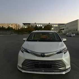 Toyota Sienna 2021