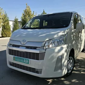 Toyota Hiace 2021