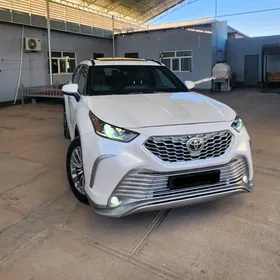 Toyota Highlander 2022