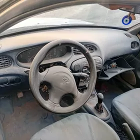 Hyundai Elantra 1996