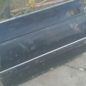 bir mark gapy ikisany vindom