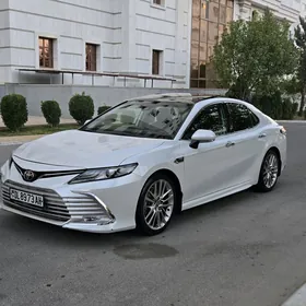 Toyota Camry 2021