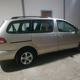 Toyota Sienna 2002