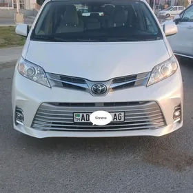Toyota Sienna 2018