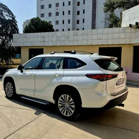 Toyota Highlander 2021