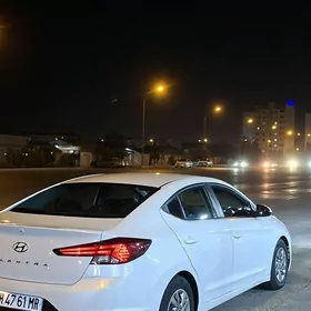Hyundai Elantra 2020