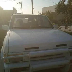 Nissan Pathfinder 1990