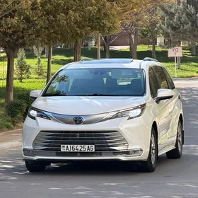 Toyota Sienna 2021