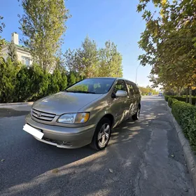 Toyota Sienna 2001