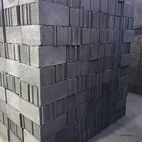 KÖMEKÇI  GERK  USSAŇ  ÝANYNA