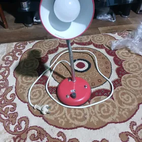 Swetilnik nastolnyý