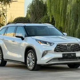 Toyota Highlander 2021