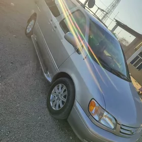 Toyota Sienna 2002