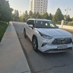 Toyota Highlander 2020