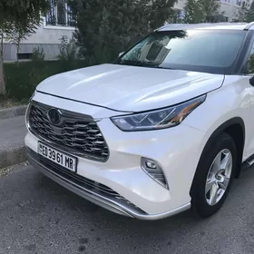 Toyota Highlander 2021