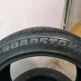 Roadstone 235 45 18 komplekt
