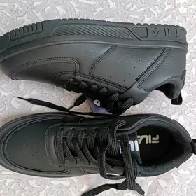 Кроссовки новые