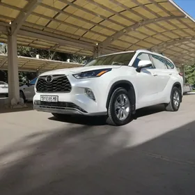 Toyota Highlander 2021