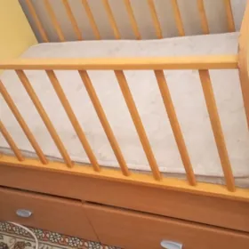 krawat кроватка