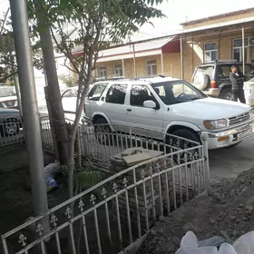 Nissan Pathfinder 1998