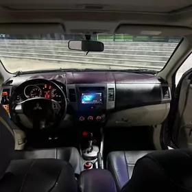 Mitsubishi Outlander 2010