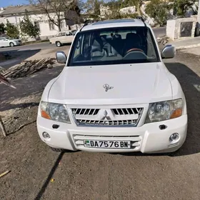 Mitsubishi Pajero 2004