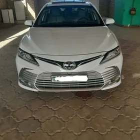 Toyota Camry 2021