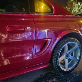 Ford Mustang SVT Cobra 1996