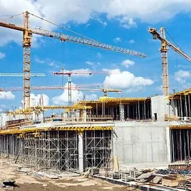 Kömekçi işgär gerek Gurluşyk